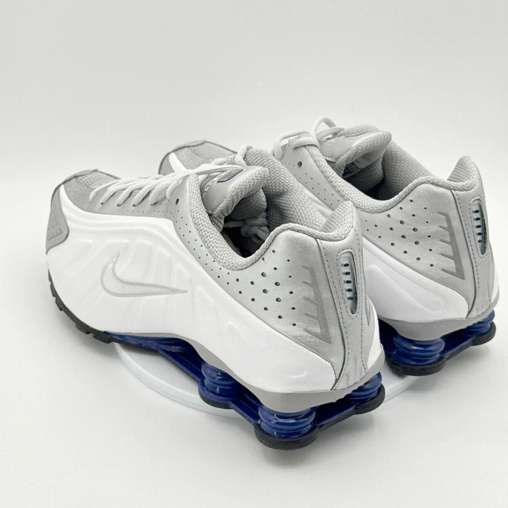 Nike Shox R4 Size 11 Mens White/White Silver HQ1988-102, NEW